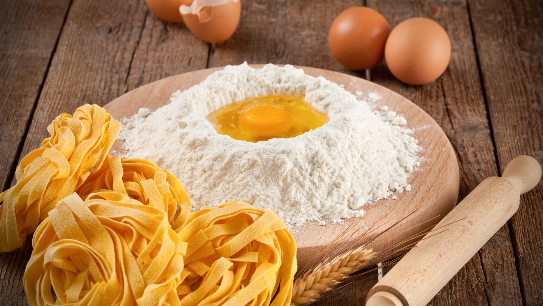 Obiad z jajek i makaronu – przepisy na dania i potrawy
